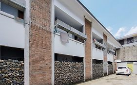 Oyo 1345 Alfalah Residence  2*